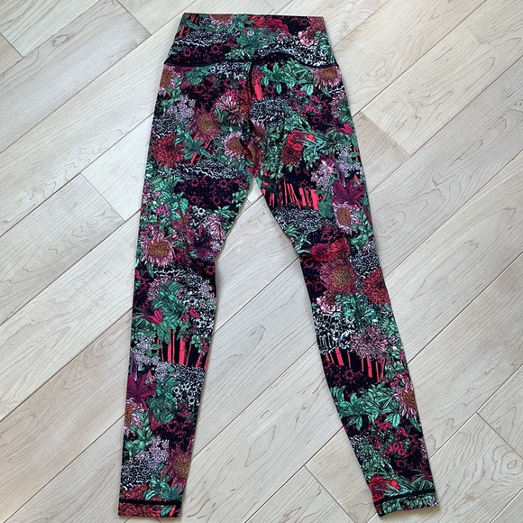 Lululemon leggings excellent condition - Picture 2 of 2